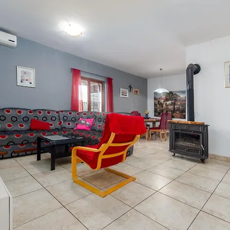 Lovely In With House Sea View Maslenica