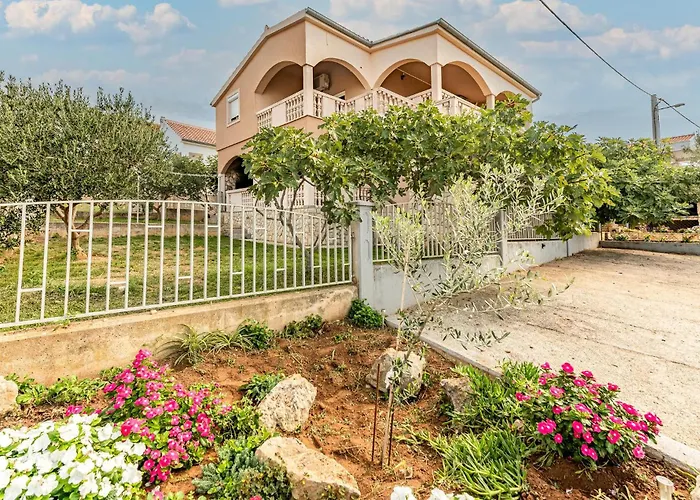 Lovely In With House Sea View Апартаменты *