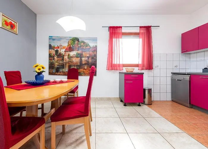 Lovely In With House Sea View Апартаменты *